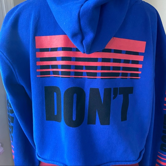 Amnesia women blue graphic long sleeve hooded pullover crop top. Size M. Used. - Picture 6 of 10